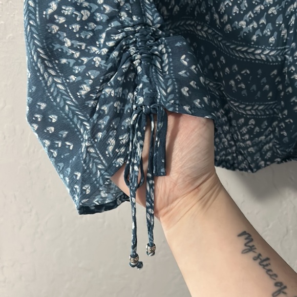 Lulu’s Top - Picture 3 of 4